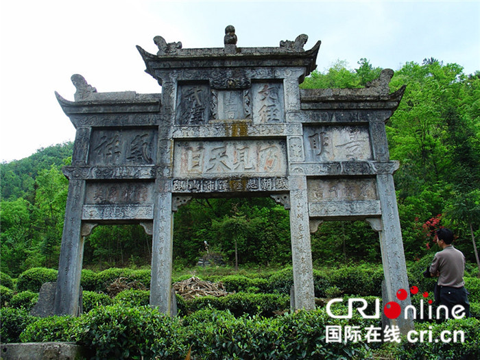 图片默认标题_fororder_茶乡风情游——茶马古道上、建于清代乾隆年间的贞洁牌坊（季卫民摄）_副本_副本