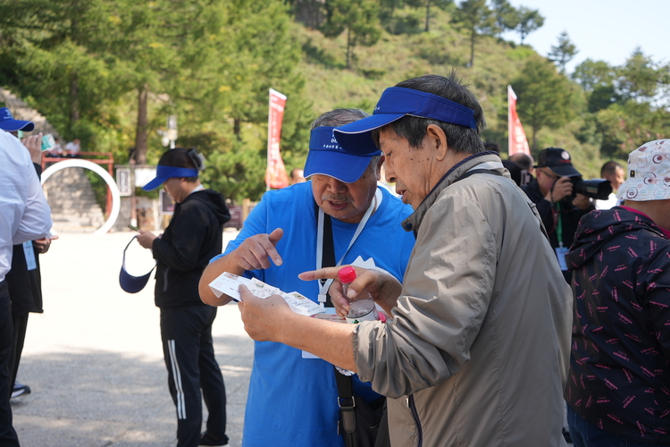 《太行山》特种邮票首发暨白石山“金秋红桦节”启动仪式在涞源白石山举行_fororder_6