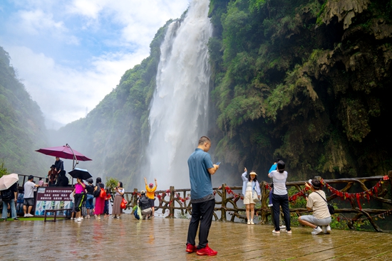 贵州黔西南：绿水青山踏歌行“旅游+”打造全域旅游目的地_fororder_马岭河大峡谷