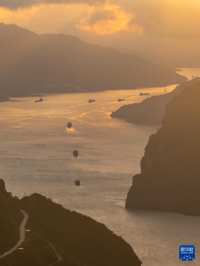 湖北宜昌：黄金水道航运忙