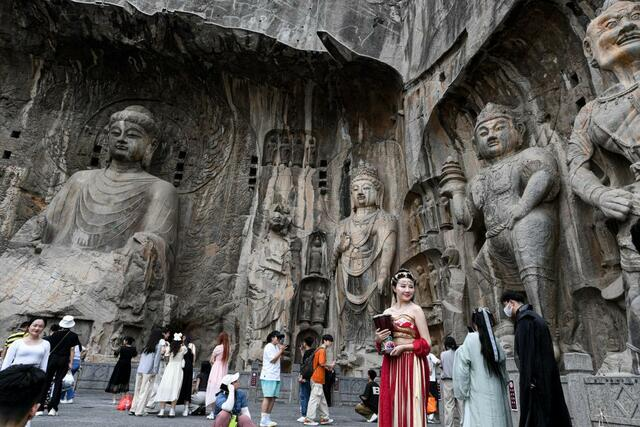 Longmen Grottoes: the Eternal Art_fororder_图片6