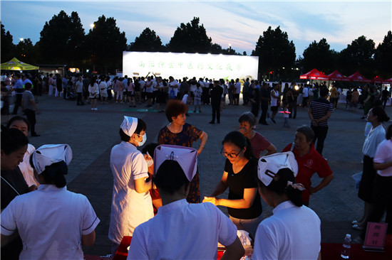 河南南阳：推进中医药高质量发展 打造全球中医圣地_fororder_南阳仲景中医药文化夜市一景 摄影 王小军.JPG