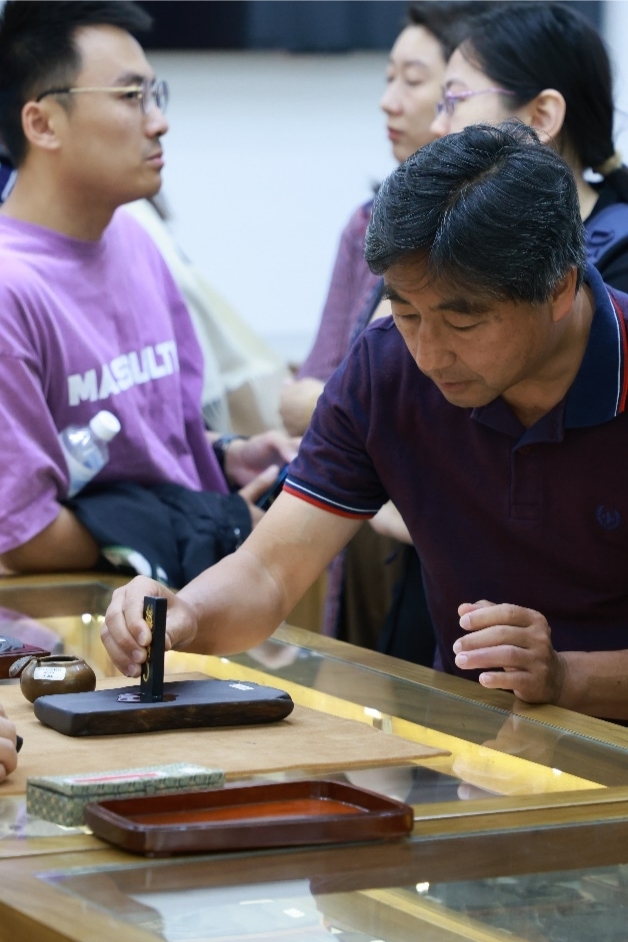 木版水印、锔瓷、品茗······ 巴西摄制团队带你感受“魅力北京”（组图）_fororder_图片2