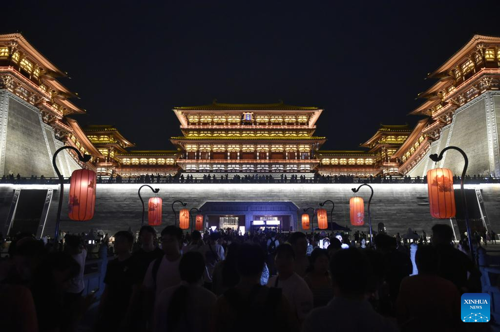 Night view of Yingtianmen site museum in Luoyang