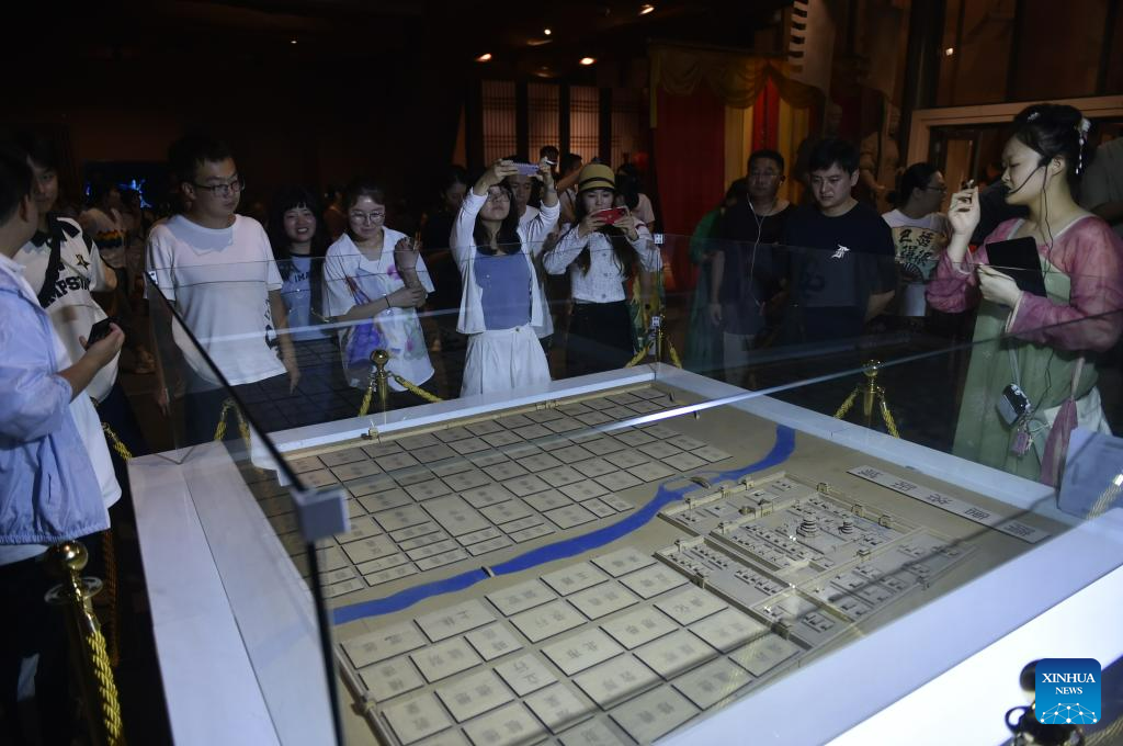 Night view of Yingtianmen site museum in Luoyang