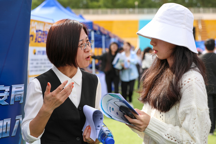 燕京理工学院2024届毕业生秋季大型校园招聘会：校政企联动促就业 毕业生携手向未来_fororder_2