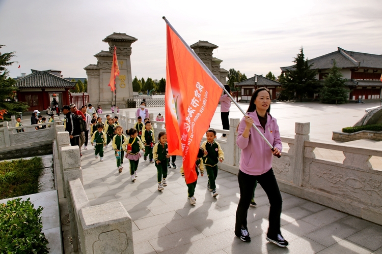 图片默认标题_fororder_满城区直属幼儿园幼儿到长信公园开展寻秋活动 摄影 陈占良