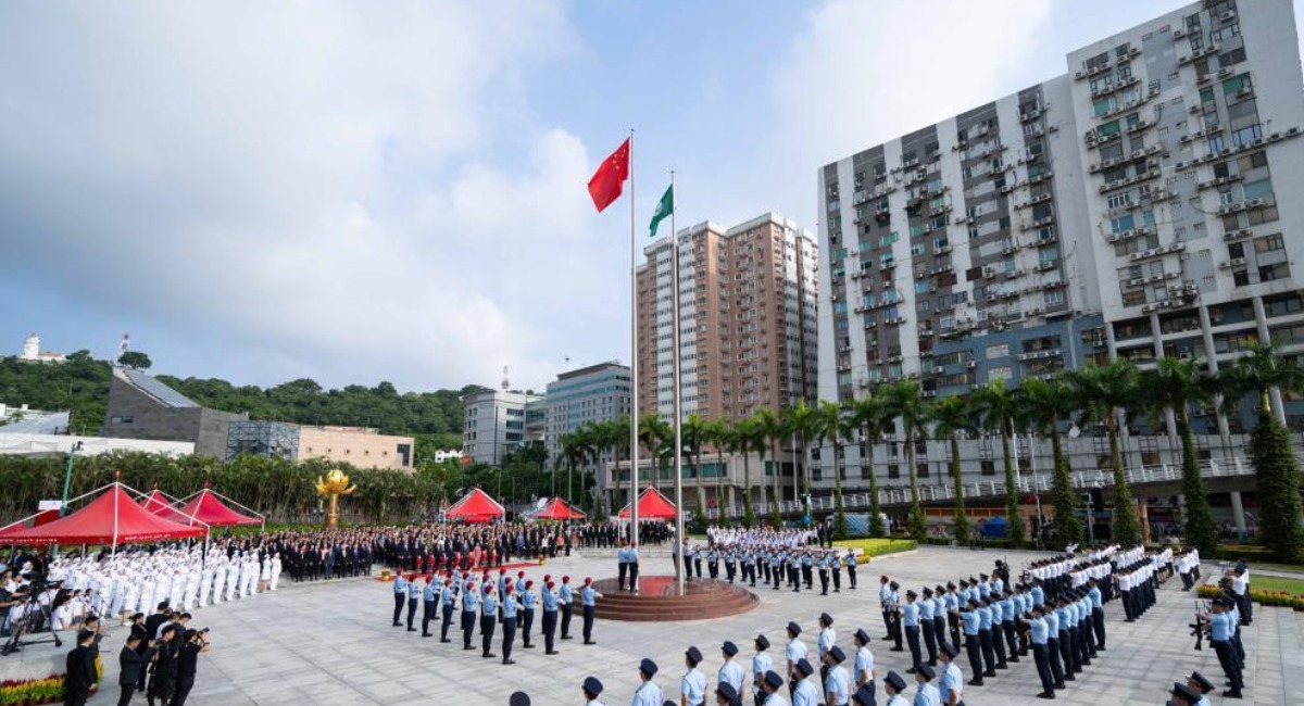 澳门举行国庆升旗仪式