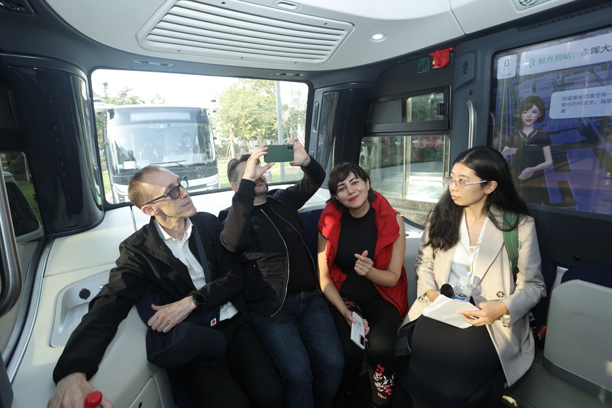 International Students Visit Beijing Economic-Technological Development Area_fororder_图片3