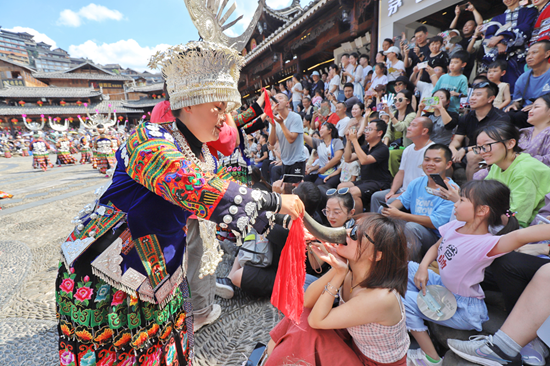 （供稿）贵州西江千户苗寨：国庆假日旅游收官 景区新业态为游客带来多元体验_fororder_西江2