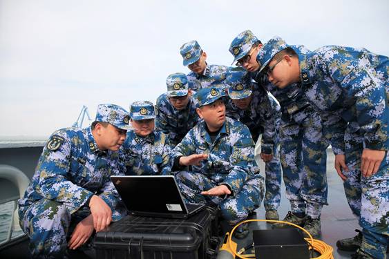 他们是:量天测海的“生力军” 
——记海军大连舰艇学院海洋测绘系青年教员群体