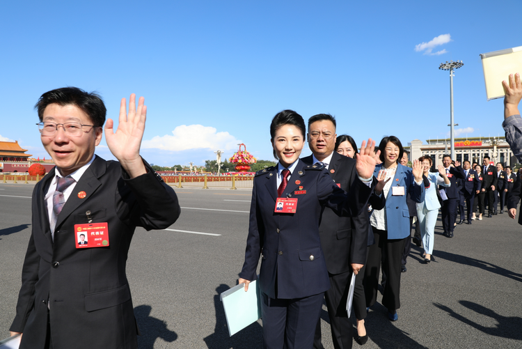 中国工会十八大代表、西安市税务局系统工会专职副主席王冠钰：让工会之花在实干中绽放_fororder_图片2