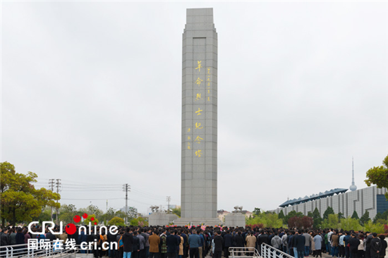 （供稿 社会广角列表 三吴大地泰州 移动版）泰州海陵区领导和机关党员干部祭扫革命烈士陵园