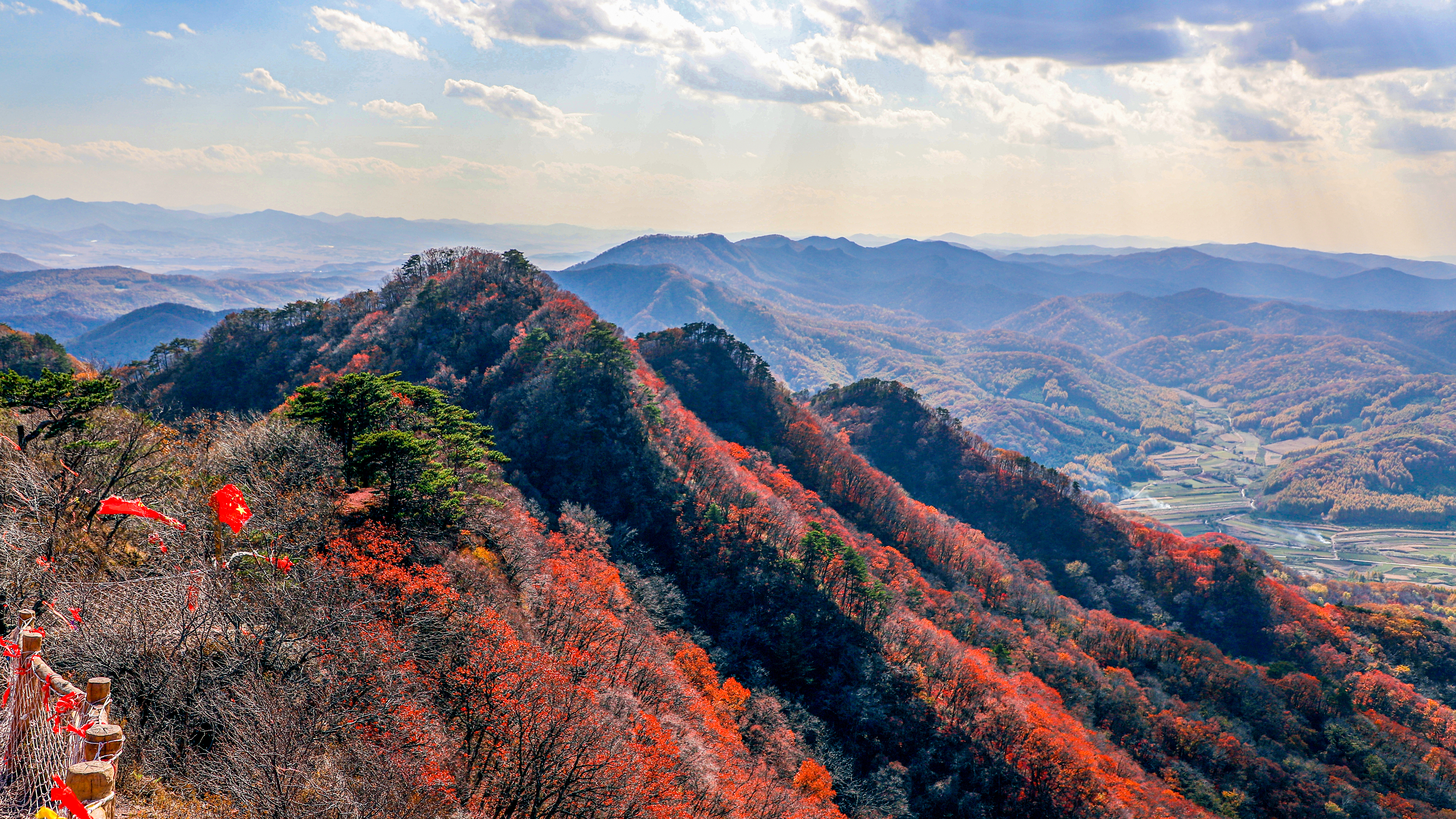 来鸡冠山国家森林公园，感受十里红枫岭