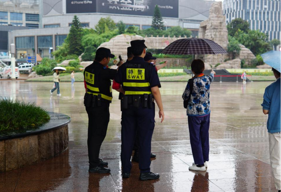 一所一警一故事 | 重庆观音桥商圈派出所：做好“小微近” 守护大商圈_fororder_图片1