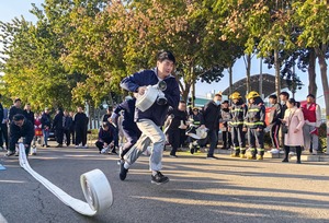 石家庄裕华区：消防趣味运动会上演速度与激情