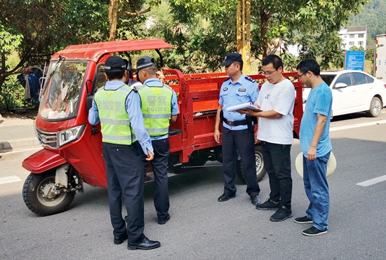 贵州镇远㵲阳镇：多措并举助推道路交通安全工作见行见效_fororder_图片 (1)