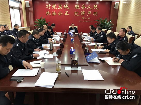 【三秦大地 榆林】清明节期间榆林市交警积极应对恶劣天气 全力维护道路交通安全畅通