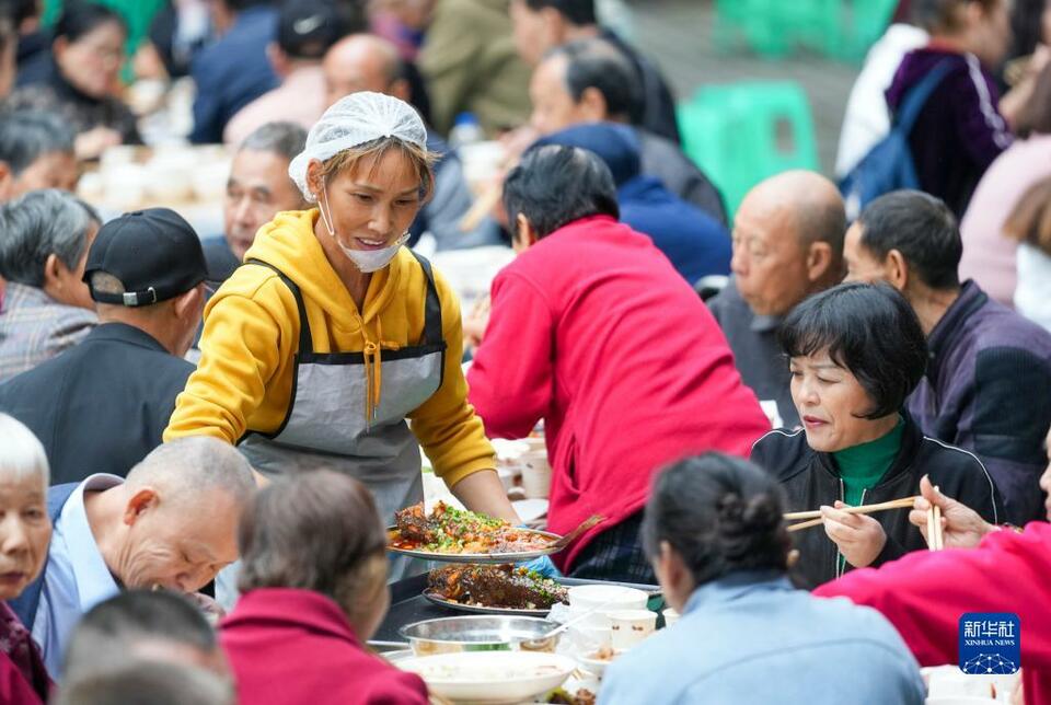 重阳前夕百家聚 欢庆节日品幸福