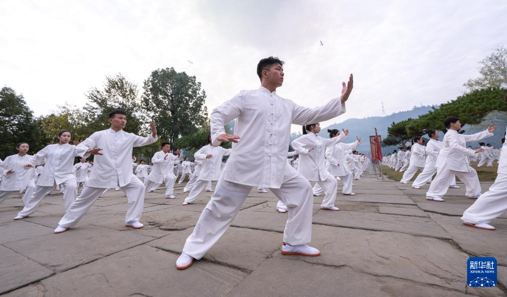 世界武当太极大会在湖北武当山开幕