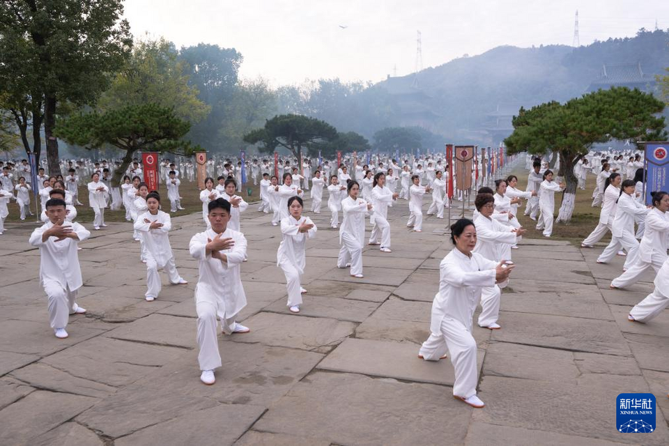 世界武当太极大会在湖北武当山开幕