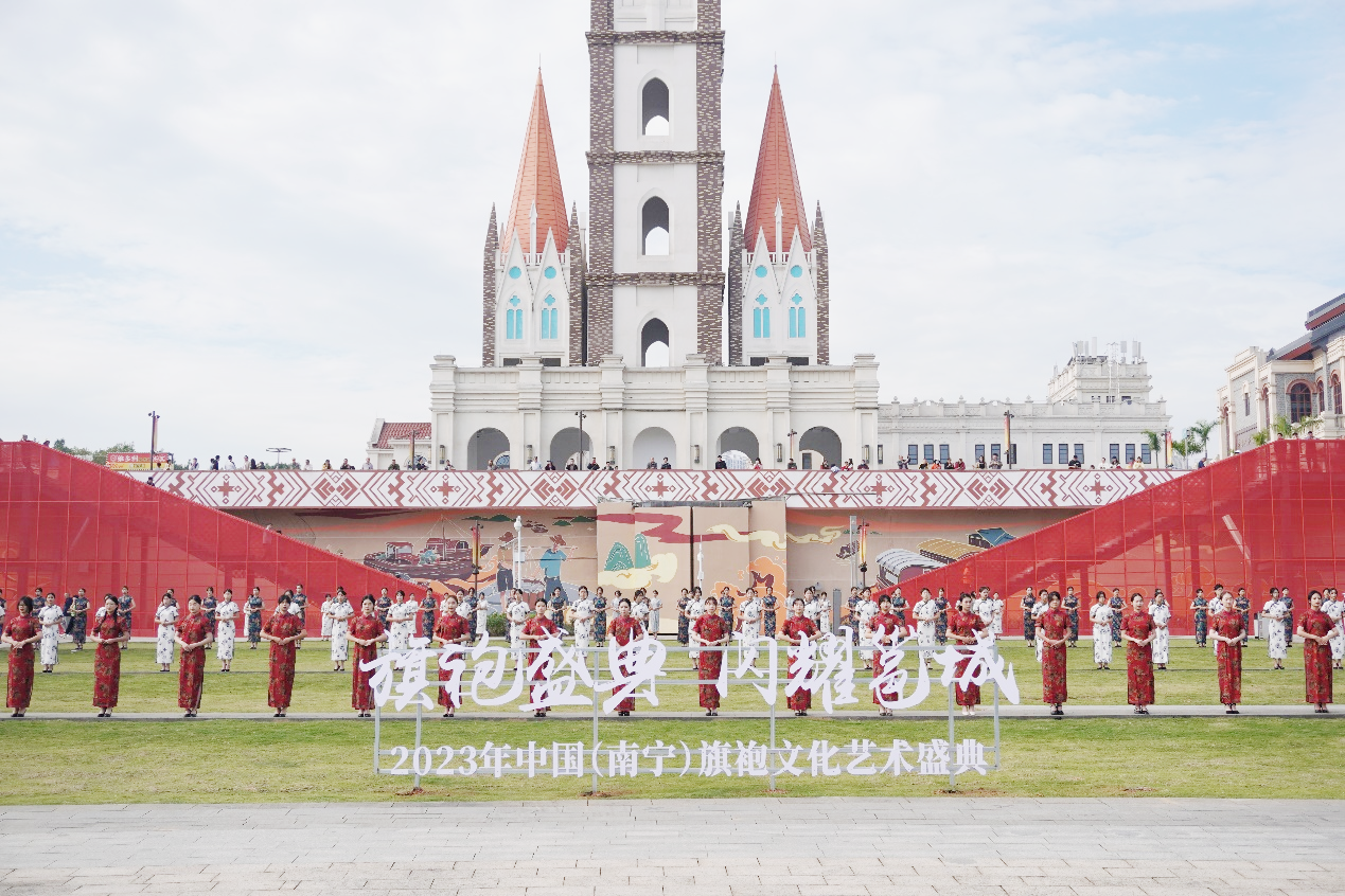 “实景旗袍秀”活动助推广西非遗保护传承与发展_fororder_图片1_副本