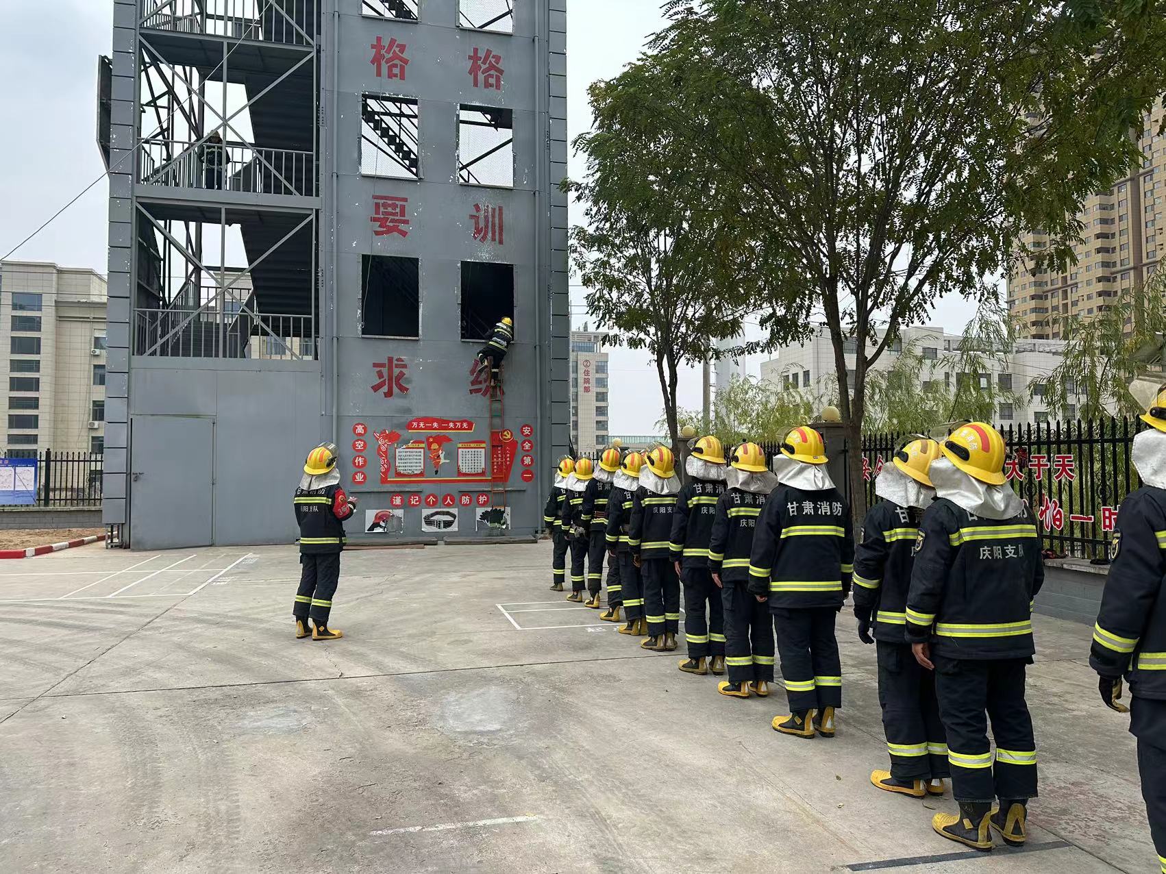 庆阳庆城：消防部门开展业务训练 全力提升灭火救援水平保民平安_fororder_e73bc07ff3eb477641cf3f6590a07c5