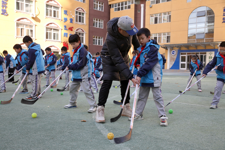 石家庄市桥西区：冰雪运动热校园 共筑儿童冰雪梦_fororder_图片5