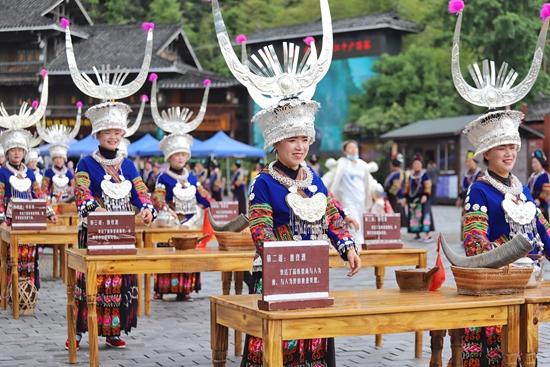 （供稿）贵州雷山：非遗借势“村晚”出圈带火乡村旅游_fororder_FF81C73D35A551A7630884CEDB38B399