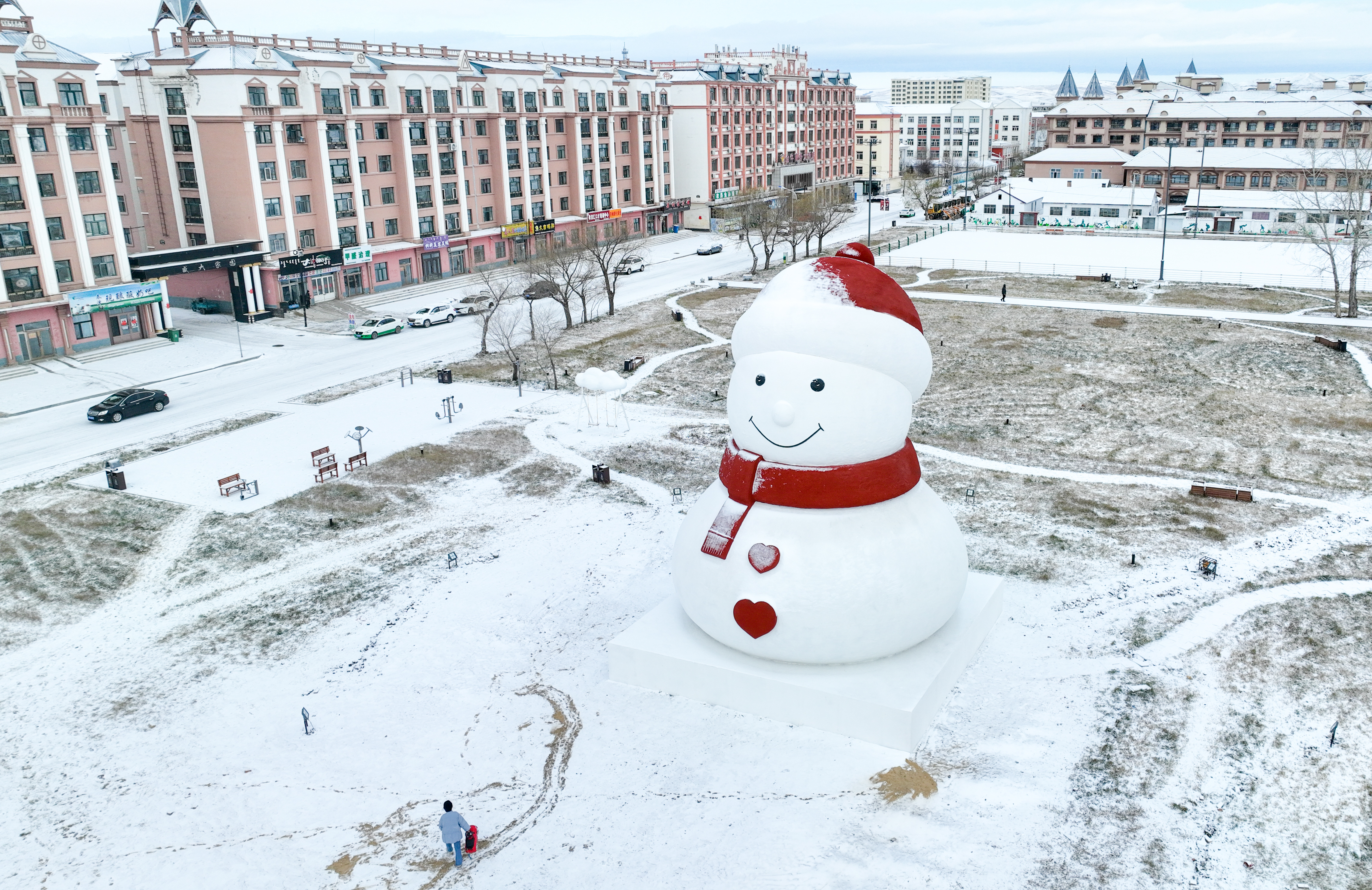 额尔古纳大雪人喊你来打卡_fororder_憨态可掬的大雪人（孙培志摄）