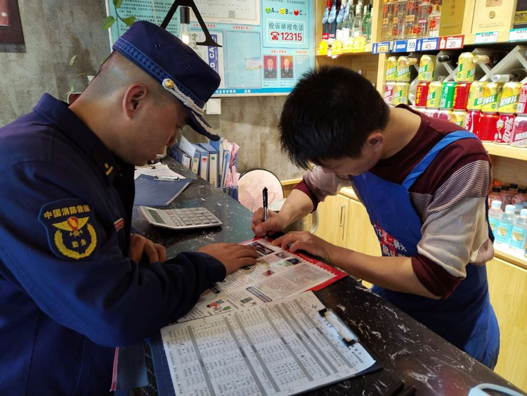 【原创】甘肃酒泉：肃州区消防救援大队开展餐饮场所燃气消防安全宣传_fororder_图片2