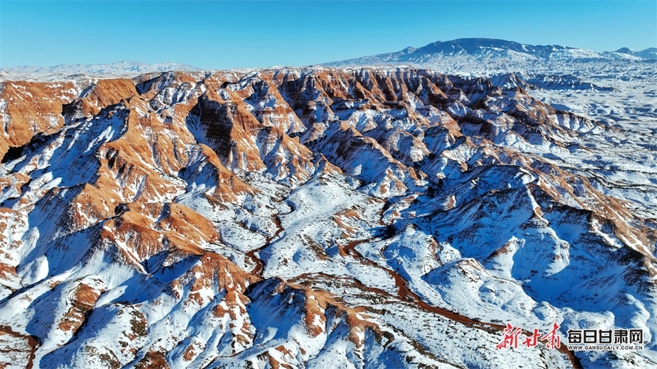 张掖：七彩山陵披“白纱” 一幅丹青惊世人 雪后甘州区彩龙岭超美_fororder_1