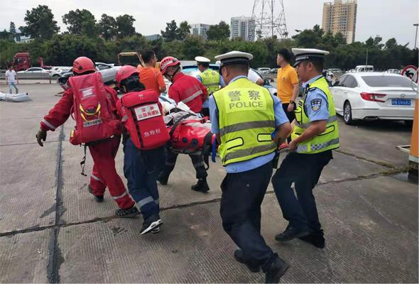 “警保联动”火速行动，平安产险联合深圳交警一日完成两起国庆假期事故救援