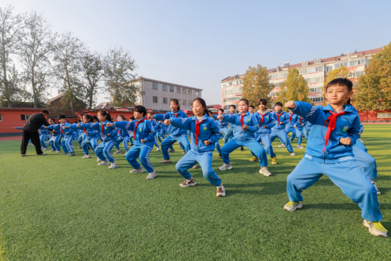 河北肥乡：非遗武术进校园 弘扬传统强体魄_fororder_河北肥乡：非遗武术进校园 弘扬传统强体魄528