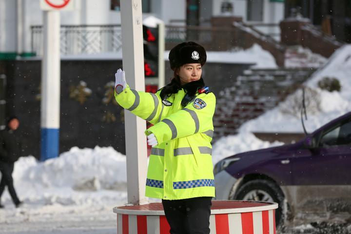 鸡西市：顶风冒雪保畅通 全力以赴战暴雪