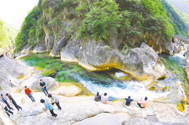 面积超1000平方千米 组合层次丰富  十堰郧西发现大规模岩溶景观群落_fororder_01