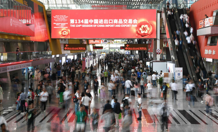 为中美关系把舵领航 为亚太和世界繁荣注入正能量——写在习近平主席即将应邀赴美举行中美领导人会晤，同时应邀出席亚太经合组织第三十次领导人非正式会议之际