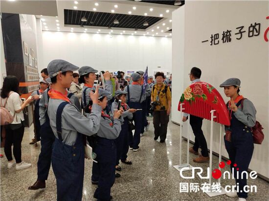 （供稿 公益列表 三吴大地南京 移动版）“匠心谭木匠 温暖南艺行”公益文化之旅启动