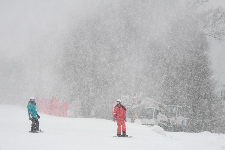 铁锅炖、粘豆包、锅包肉——“东北味道”让冰雪经济烟火气更浓