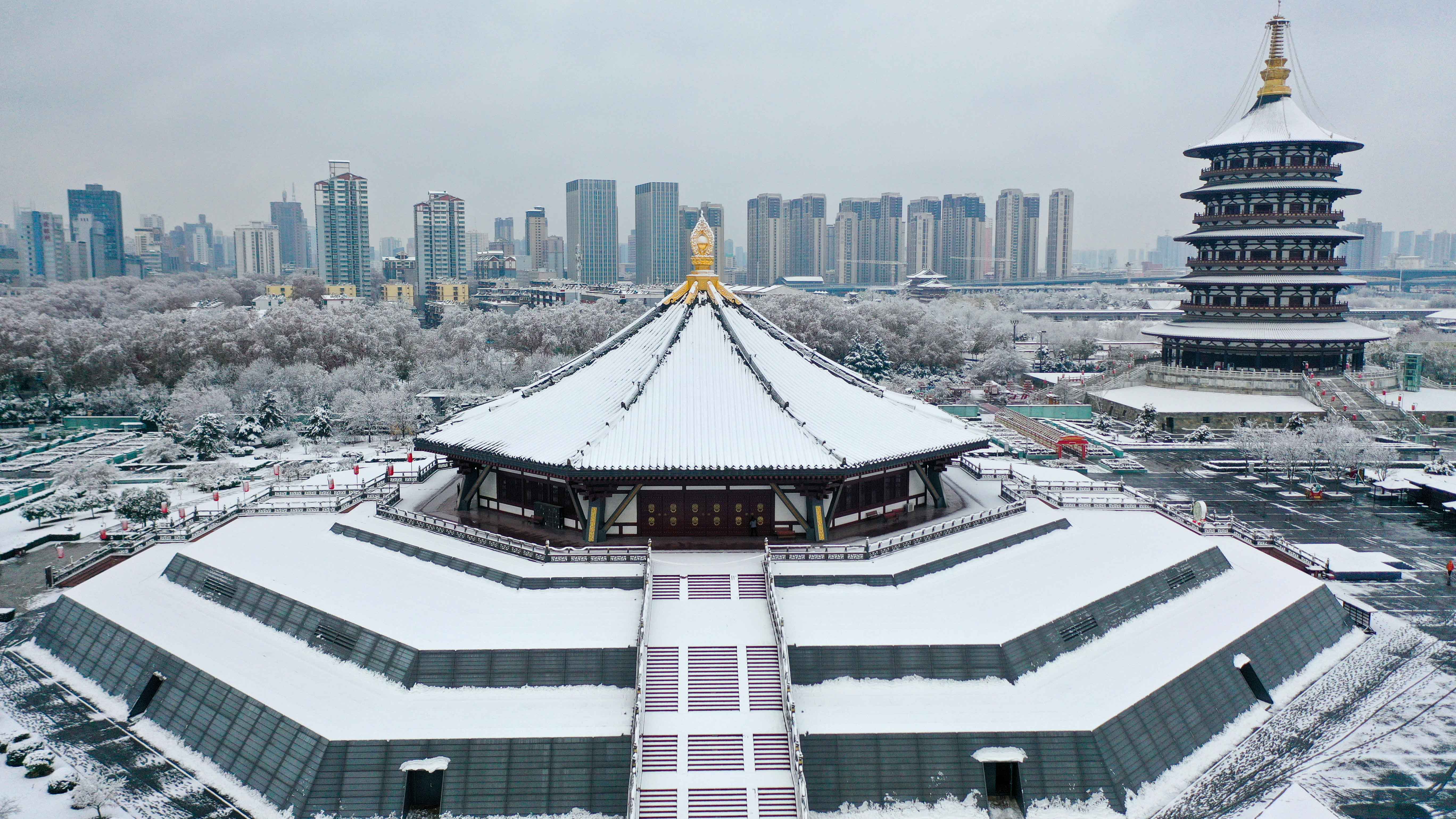 飞雪落成诗 一秒入仙境！雪后河南 美出“天际”