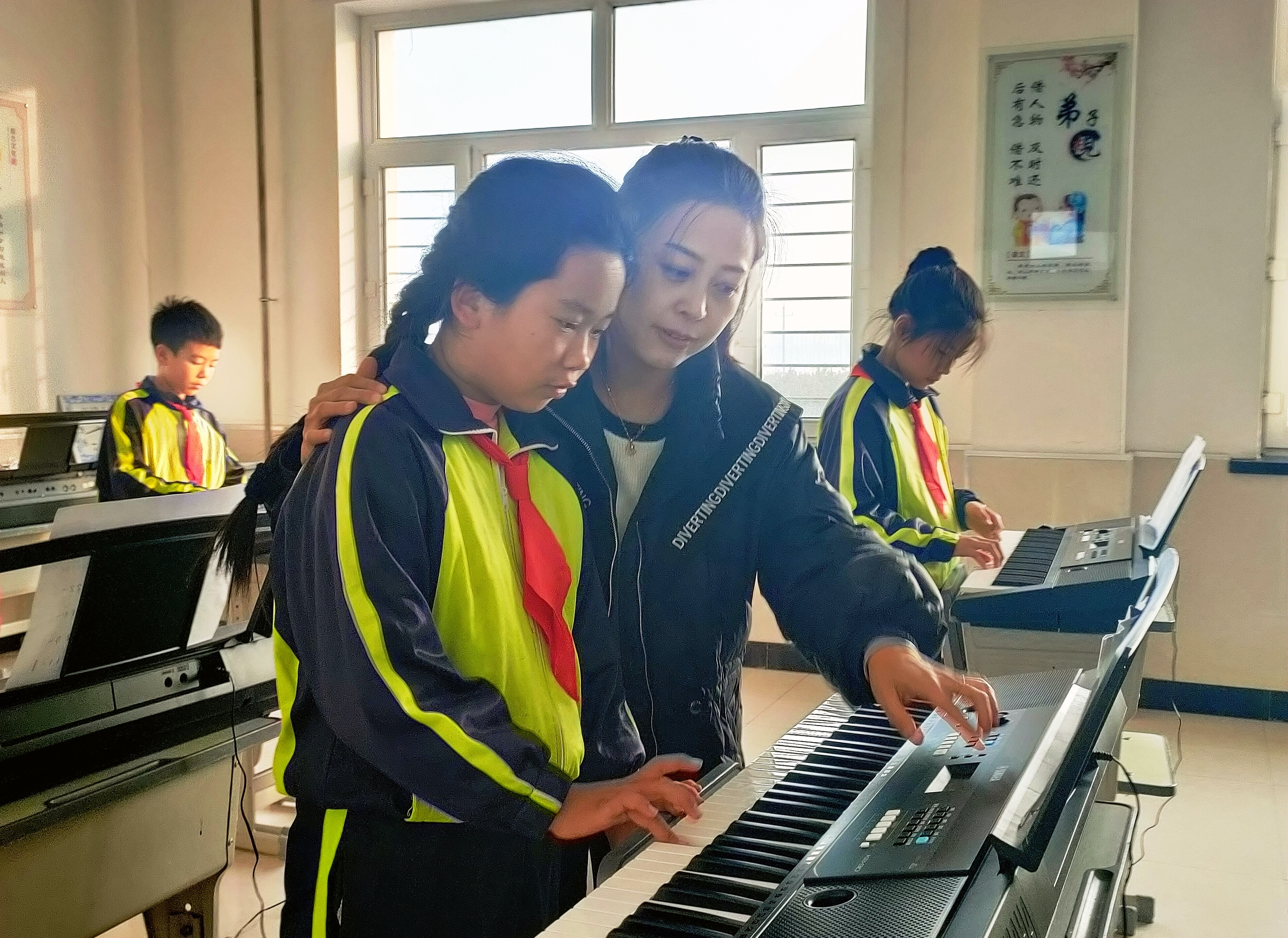 “希望小学提质升级•建行五室项目”走进安达市羊草镇中心学校_fororder_图片3