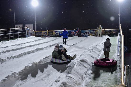 沈阳市铁西区北一路万达兴顺夜市集雪乐园正式开园_fororder_微信图片_20231218110201