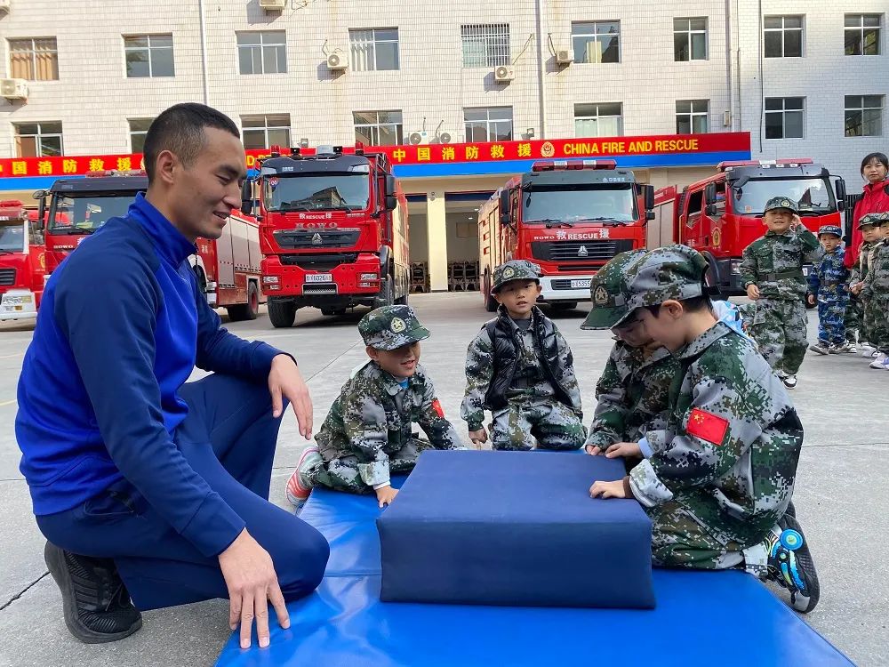 甘肃陇南：119消防宣传月 ：走进陇南消防 “零距离”体验消防魅力！_fororder_微信图片_20231120152834_2