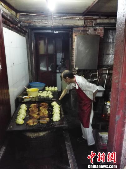 上海网红美食“阿大葱油饼”再度暂停营业 市民盼回归