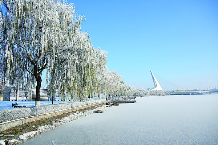 吉林伊通河畔冰雪丹青