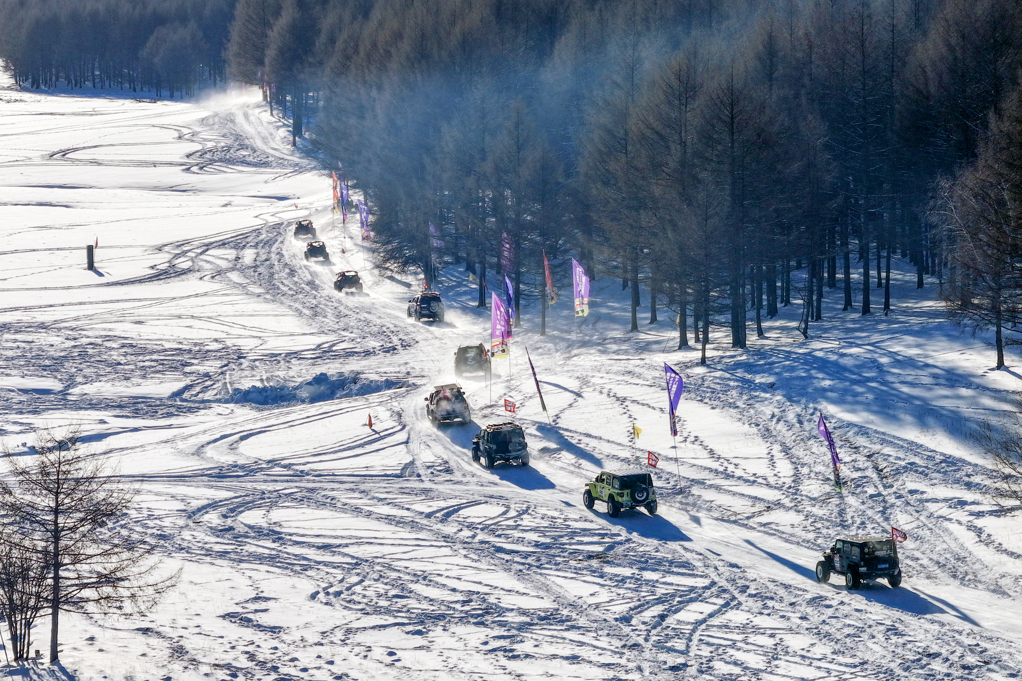 岭上兴安“盟” 冰雪英雄“汇”丨第十八届阿尔山冰雪节开幕_fororder_DJI_20231223135608_0827_D