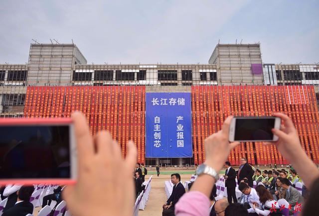 【图说荆楚】绿茵场上长发飘