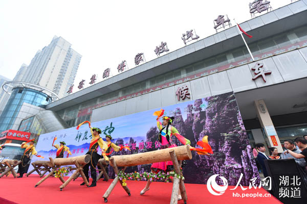 【汽车旅游图片】【神农架】【主页标题】“武汉—神农架”旅游直通车开通【内容页标题】“武汉—神农架”旅游直通车开通 天天发班一人也成行