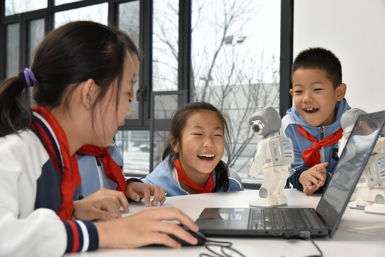 Shijiazhuang Yuhua: Primary and Secondary Students Immerse Themselves in Charms of Science and Technology_fororder_图片29