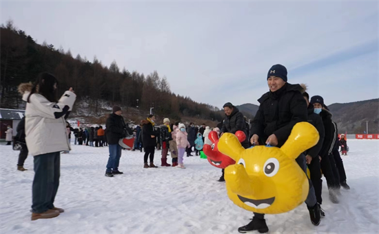 延边州安图县举办“健康吉林 乐动冰雪”第六届全民上冰雪活动_fororder_图片8